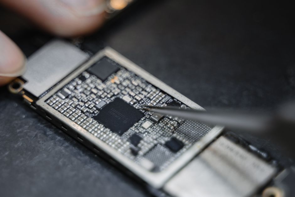 Apple forecast September-quarter sales growth below Wall Street targets, citing chip shortages and rising memory costs