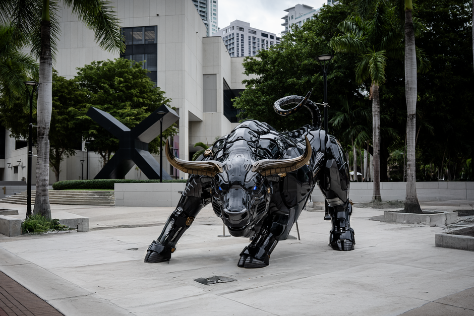 A striking bull sculpture in an urban setting, symbolizing market strength and bullish sentiment.