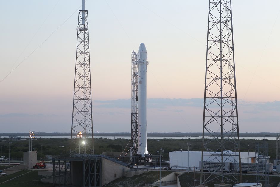 A space rocket mounted on a launch tower against a clear sky, symbolizing large-scale newly public companies facing lockup expirations.