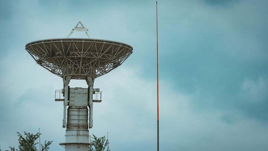 Technical antenna infrastructure associated with the defense-connectivity supply chain