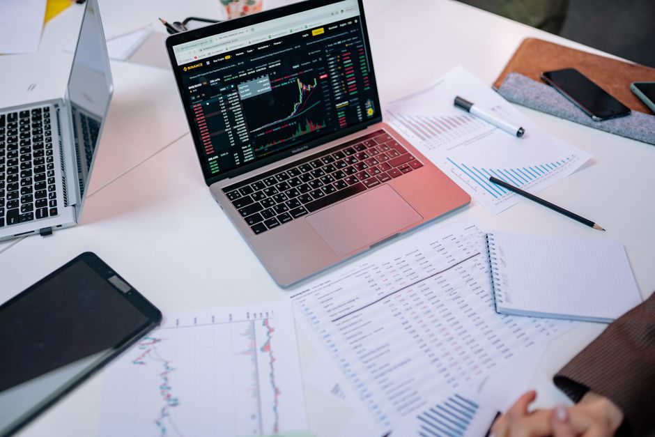 Financial market screens display live stock-market data as investors reassess issuance and liquidity.