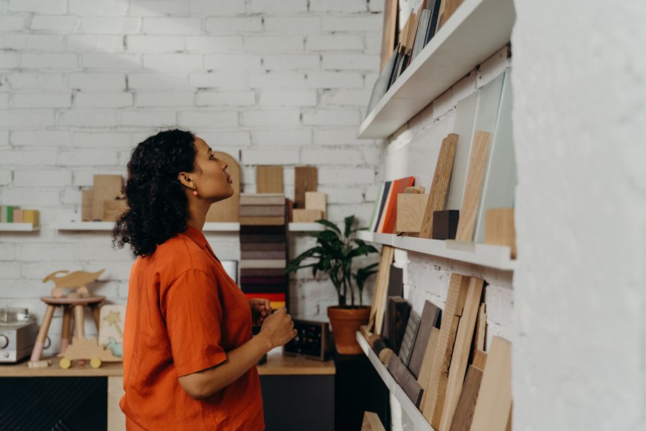 Furniture retailers are waiting for housing turnover and renovation demand to broaden.