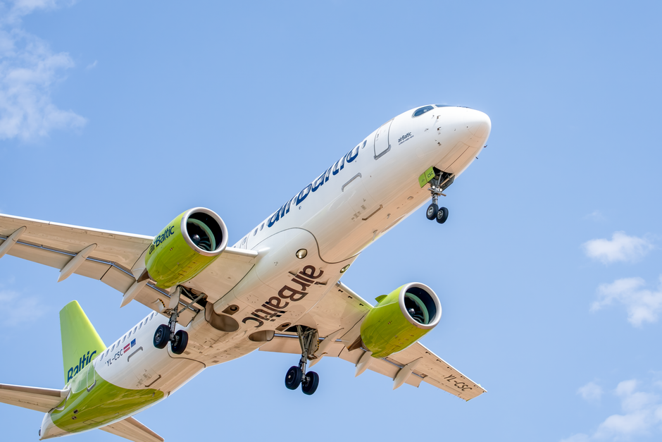 Commercial aircraft flying against a blue sky