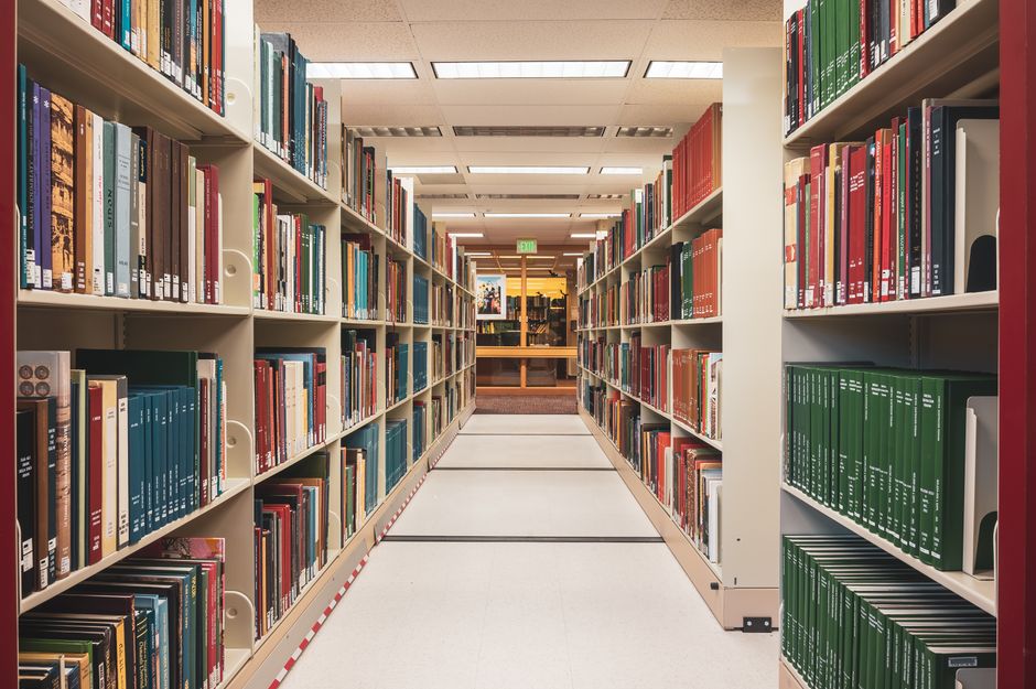 A library aisle represents the information and price discovery investors use to assess new issuance and liquidity.