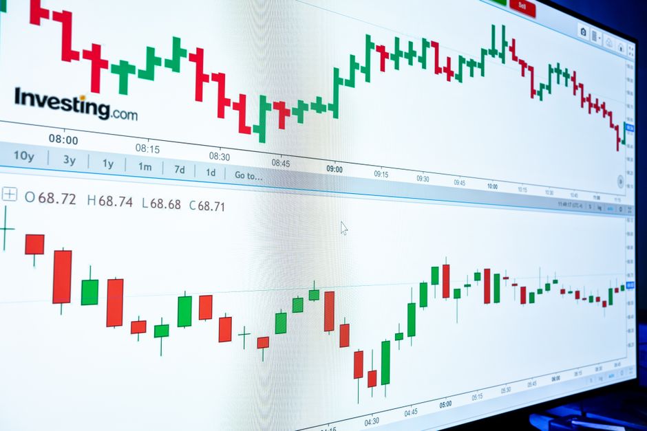 Financial market graphs represent IPO price discovery and public-market liquidity.