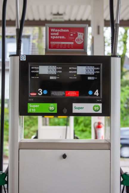 Gas station fuel pump