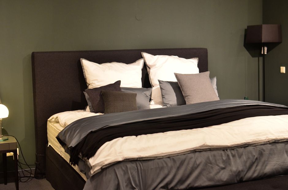 A bedroom-furnishings setting frames the replacement-demand test facing mattress and home companies.