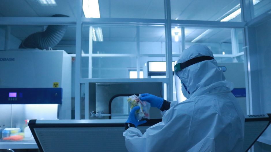 A controlled biotechnology laboratory setting reflects the sector concentration in recent IPO activity.